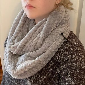 Sholdit infinity scarf with hidden zipper pocket
